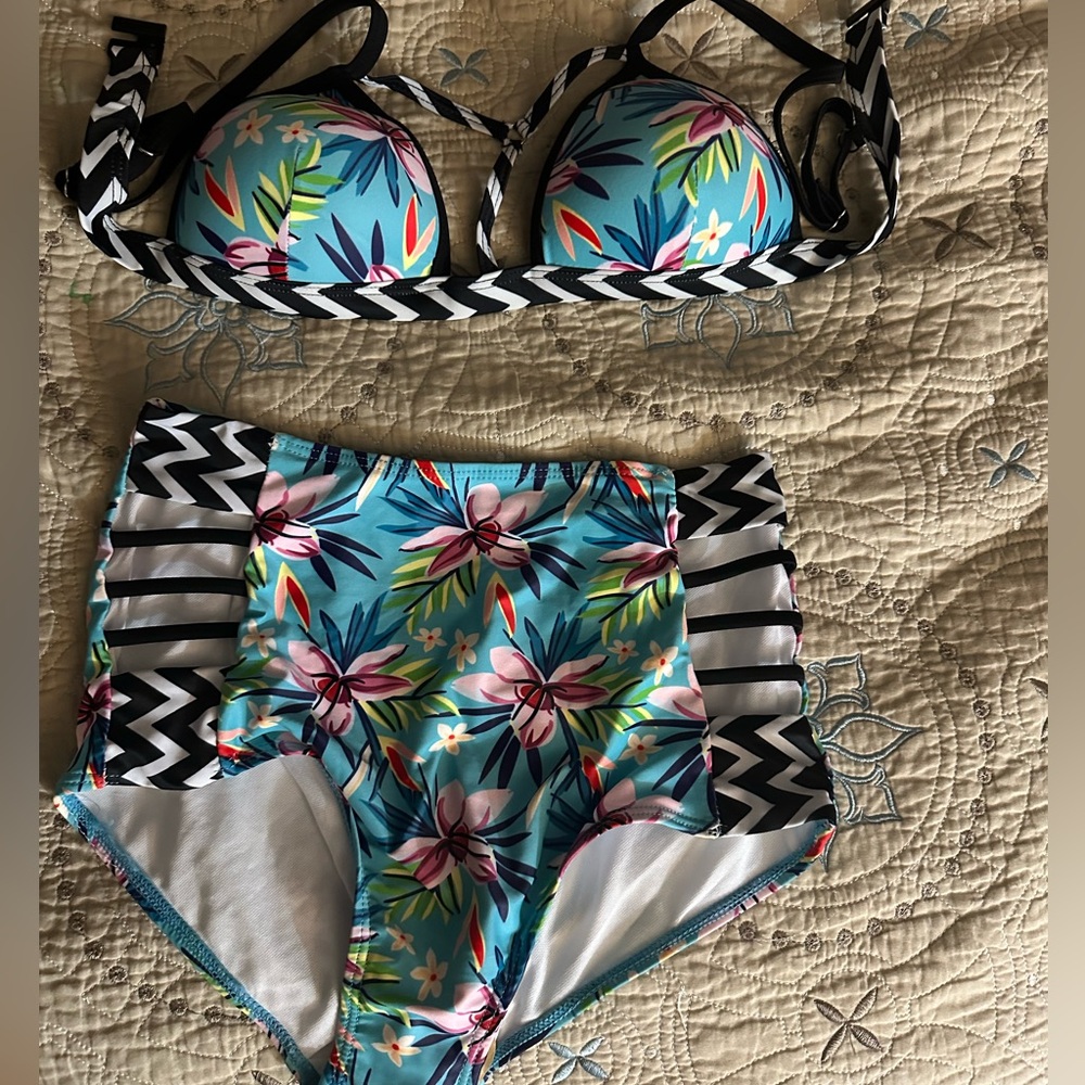 Medium 4 two peace bathing suit